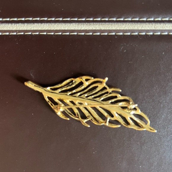 Vintage Gold Tone Rhinestone Feather Pin Brooch from 1980’s - Picture 4 of 4